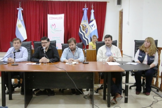 Murgia, Valentín, Gómez Bull y Roquel, los únicos presentes. (C.G.). 