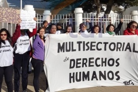 En Río Grande también se manifestaron en el consulado chileno