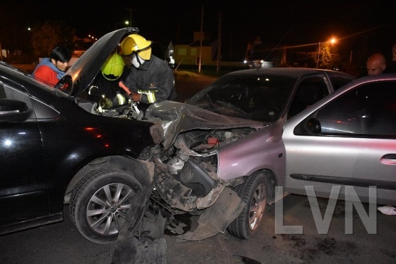 Dos personas lesionadas por el choque frontal. 