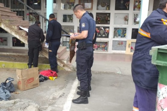 Caja encontrada en el cementerio. 