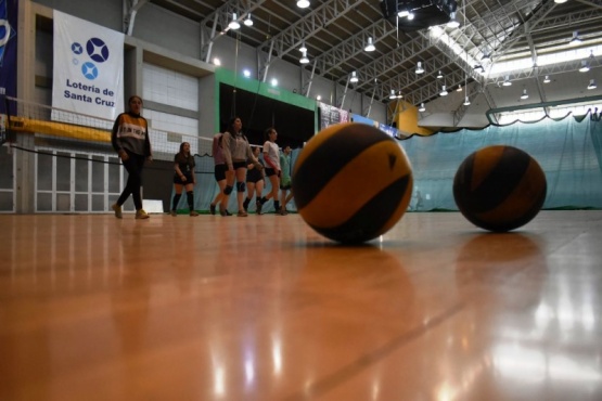 Las chicas entrenando a pleno.