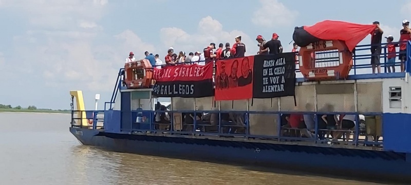 La bandera de la filial local en Paraguay (Fotos: Marcelo Cena)