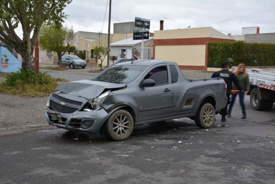 Daños en la parte frontal en el Chevrolet (Foto C.R.)