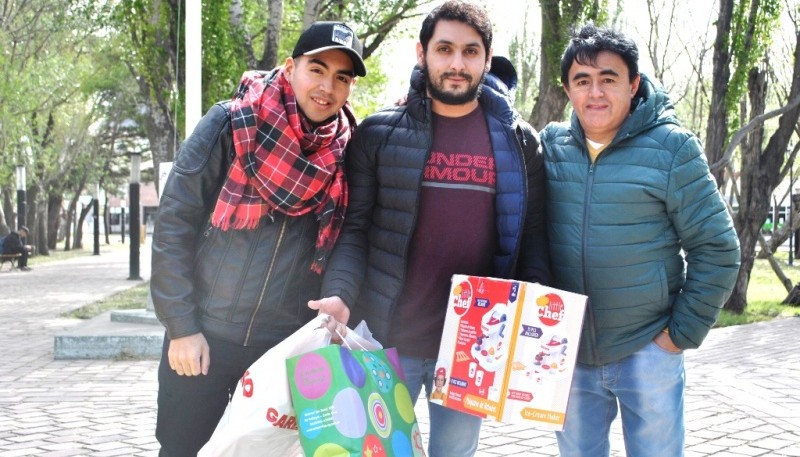 La familia Mansilla en Plaza San Martín. (J.C.C) 