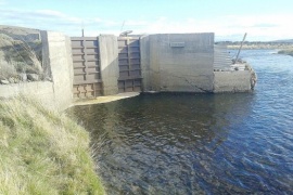 Preocupación de pescadores por las compuertas y desvíos en los ríos