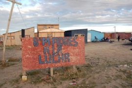 Madrugada violenta: Tres policías heridos y siete detenidos en Madres a la Lucha