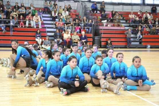 Las chicas se lucieron ante un buen marco de público.