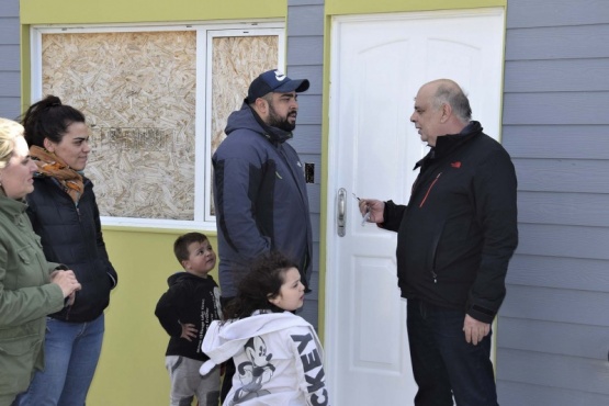 Giubetich entregó 20 viviendas a trabajadores municipales 