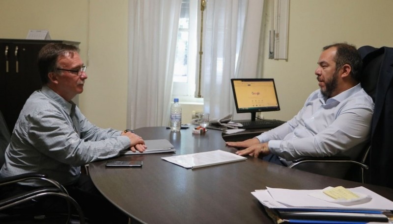 El ministro de Gobierno y Justicia del Chubut, José María Grazzini, con el intendente de Lago Puelo, Augusto  Sánchez.