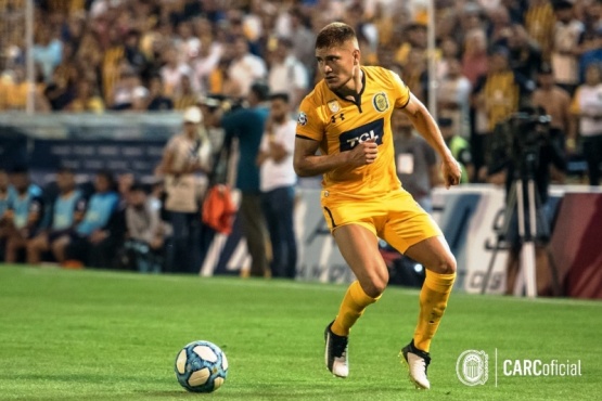 Leonardo Gil ante Boca, con la de Rosario Central.