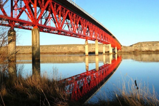 1-	Se accede a la isla con solo cruzar el puente sobre el río Santa Cruz.