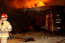 Un galpón donde vivía una persona en situación de calle se prendió fuego