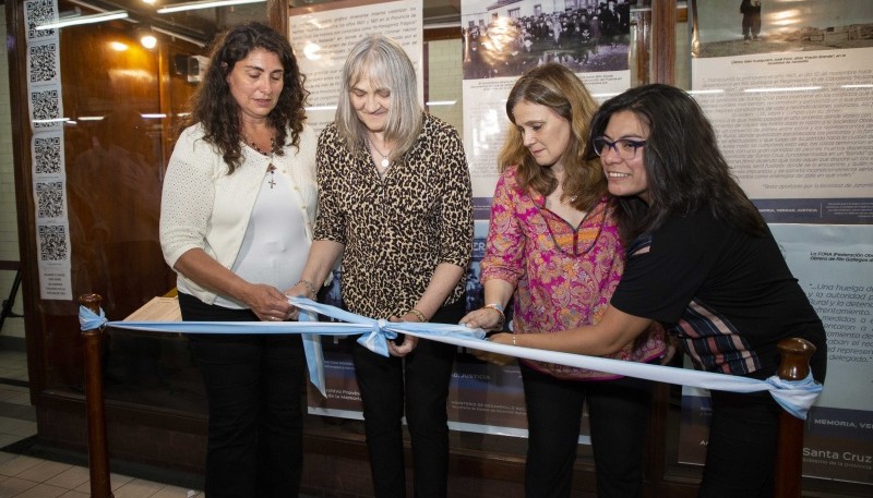 La Senadora Nacional Ana María Ianni inauguró la muestra.