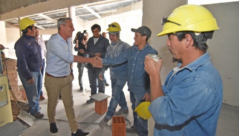 Recorrida encabezada por el gobernador Arcioni.