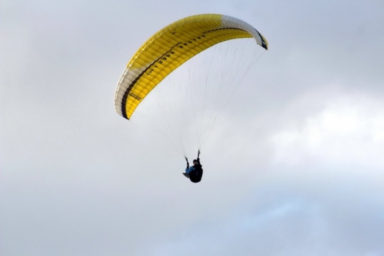 Volando en los cielos de Santa Cruz (Foto de Pedro Aguila).