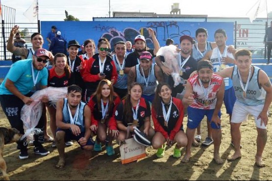 Los representantes del beach fútbol. 