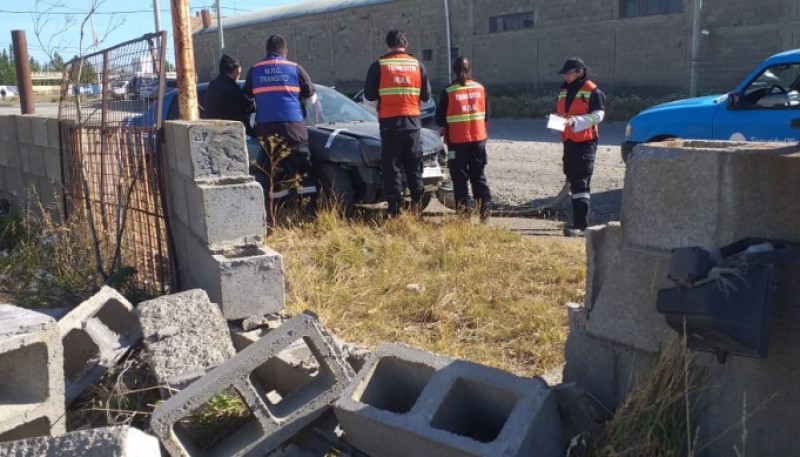 Joven que colisionó contra un paredón. (C.R)