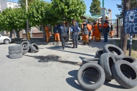 Coordinador de YCRT, junto a representantes de despedidos, revisa legajo por legajo