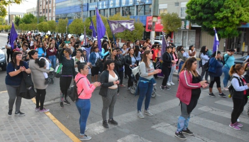 Mujeres marcharon para pedir justicia por el caso de Puerto Deseado 