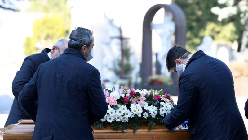 Italia sigue sumando muertos.