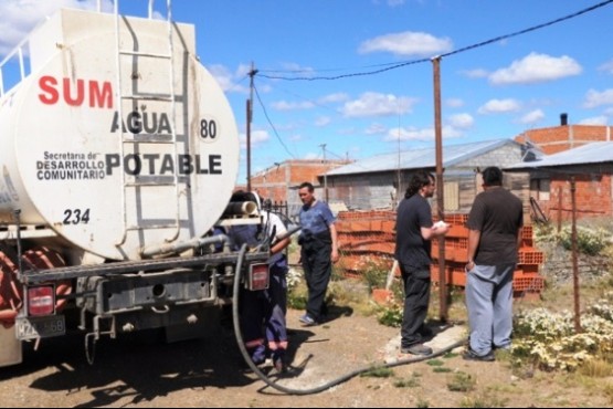 Buscan mejorar el reparto de agua potable 