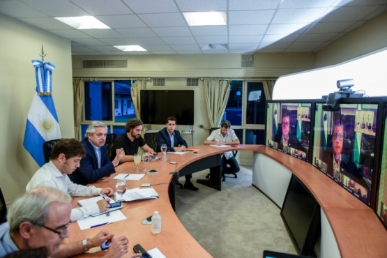  El Presidente mantiene una videoconferencia con los Gobernadores