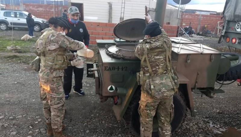 Entrega de chocolate en los barrios.