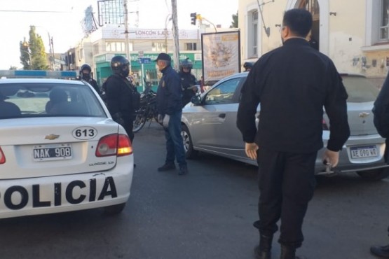 La policía y otras fuerzas actuaron en el control (Foto C.R.)