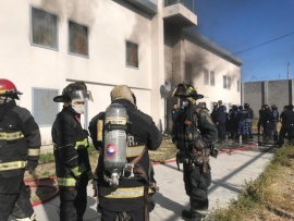 Bomberos apagaron incendio de la alcaidía de Comodoro