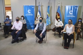 Luque realizó una teleconferencia con referentes de la Asociación Argentina de Infectología