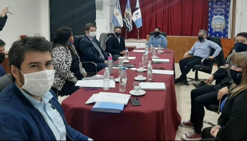 Reunión de concejales y municipio. 