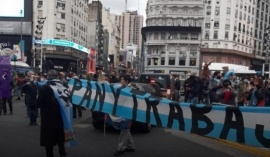 Manifestantes se concentraron en el Obelisco para protestar contra la cuarentena