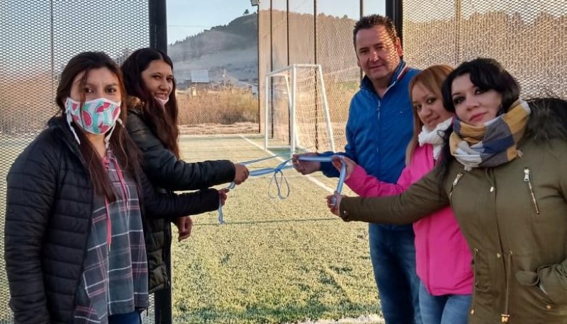 Inauguraron una cancha de césped sintético