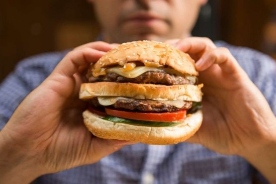 Pidió una hamburguesa por delivery y se llevó una peligrosa sorpresa