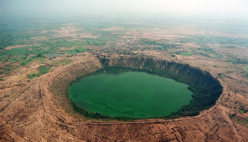 La NASA logró captar el impresionante cambio de color de un lago