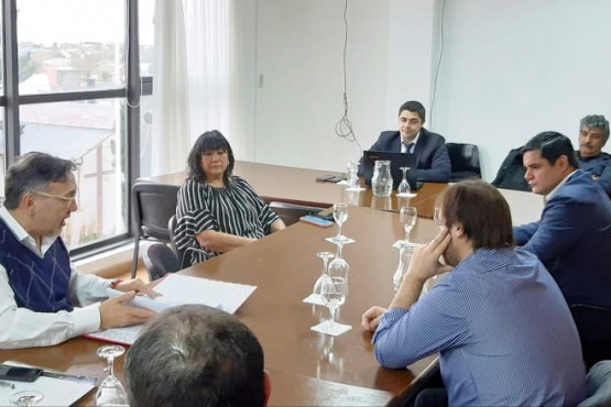 La reunión se realizó en la legislatura provincial. 