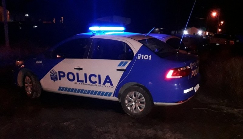 Policía anoche, en zona de chacras (Foto: Marcelo Del Buono.)