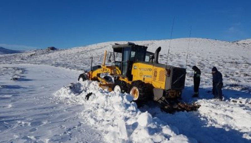 Vialidad Provincial coordinó operativo de rescate de una familia varada al sur de Las Heras