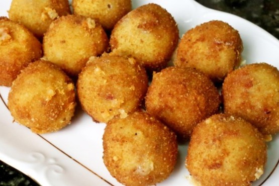 Cómo hacer croquetas de polenta con queso 