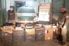 Gendarmería encontró un auto chileno abandonado con millonaria carga de "cigarrillos ilegales"