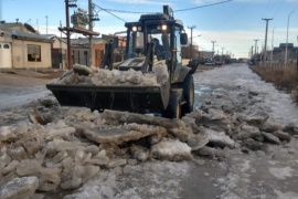 Obras Públicas: continúa el despeje de calles por escarcha