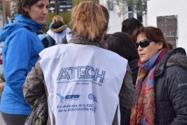 La Asociación de Trabajadores de la Educación continúa de paro