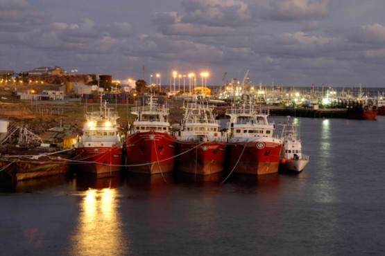 Tripulantes del pesquero Aresit permanecerán aislados y con custodia de Prefectura