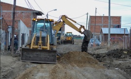 Reparan cañería en Barrio Evita