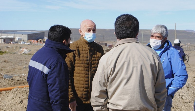 Cotillo realizó un recorrido por la obra de gas del barrio ARA San Juan