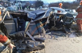 Dos muertos en impactante colisión vehicular