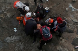 Chile: Detuvieron a carabinero por tirar a un joven al río