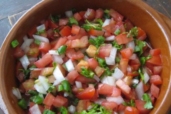 Cómo hacer una salsa criolla 