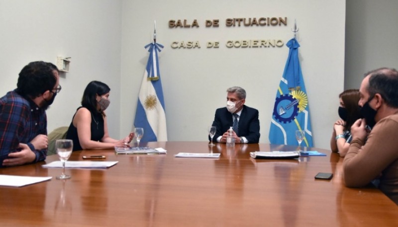 Arcioni recibió a integrantes de la Fundación Ceferino y aseguró la continuidad de la Escuela N° 1737 