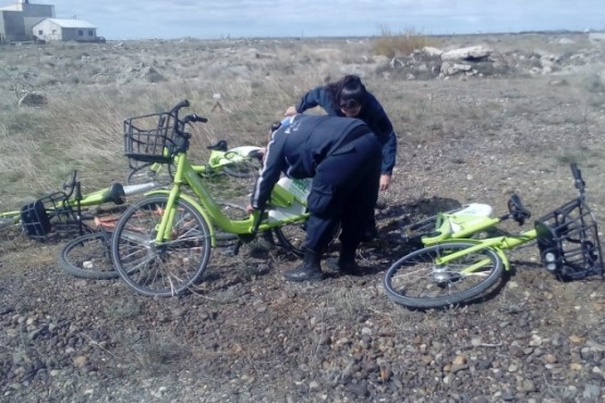 La policía en el lugar donde estaban las bicis (Foto: C.Robledo).